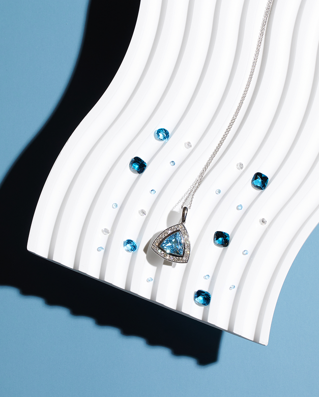 White Gold Pendant with Aquamarine and Diamonds