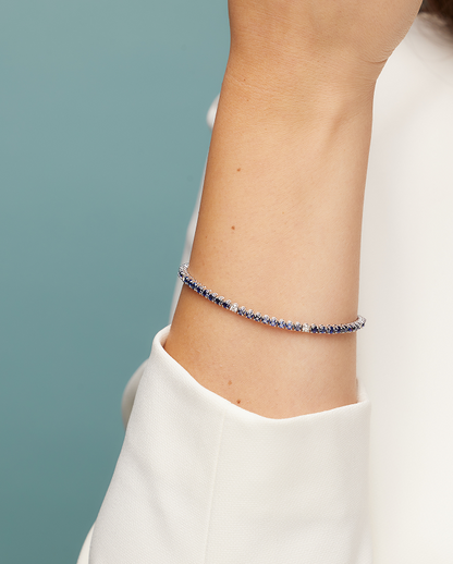 White gold tennis bracelet, set with blue sapphires and diamonds